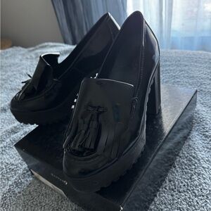 Anja Specchio Black patent Leather tassel Lug Loafer